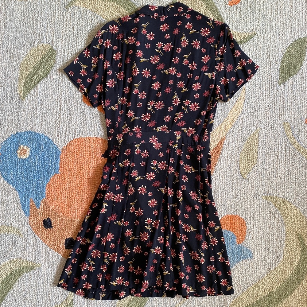 Tristan & Iseut I 90s I Floral Wrap Collared Mini Dress - Picture 2 of 16